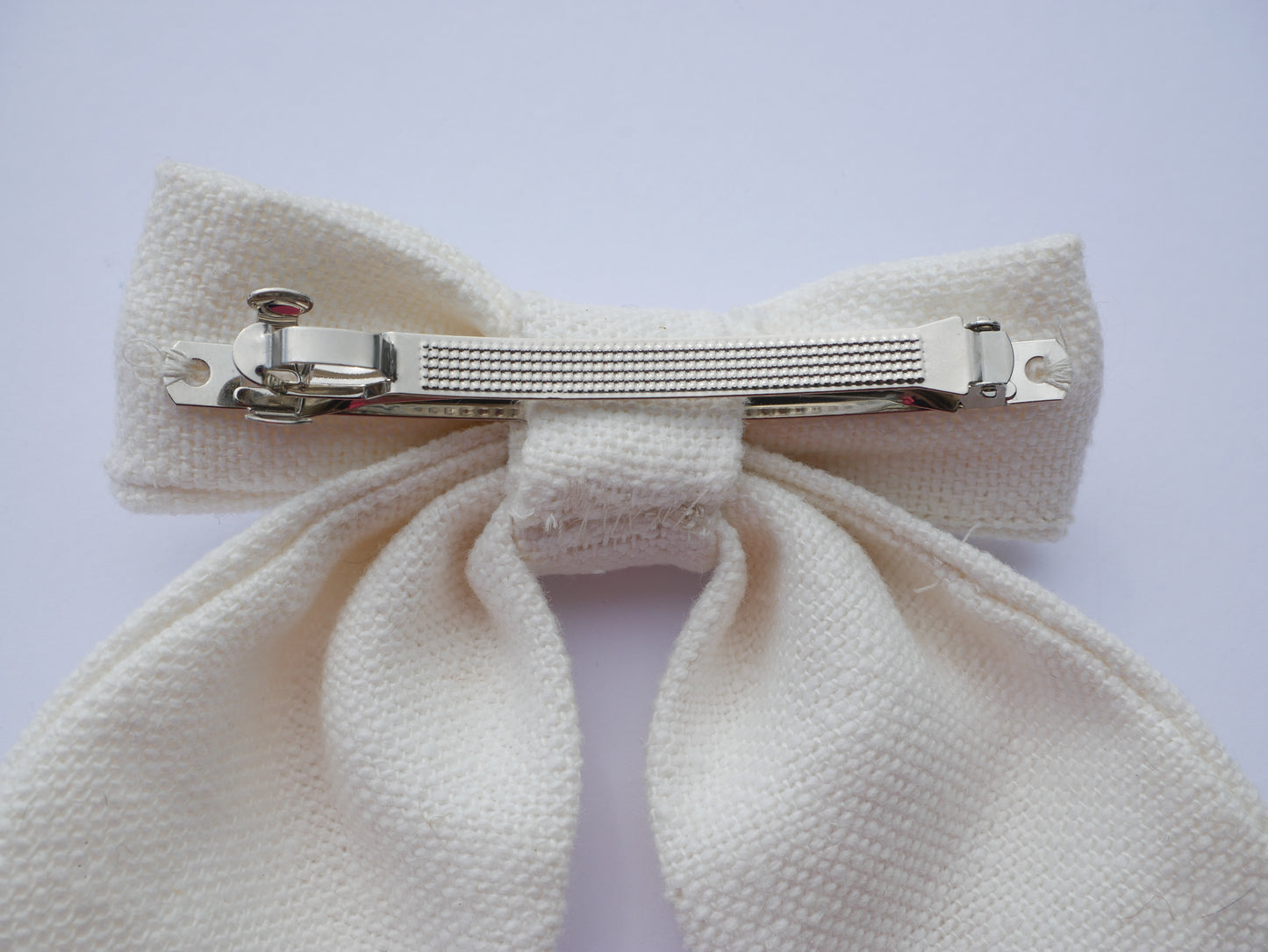 The white linen classic bow
